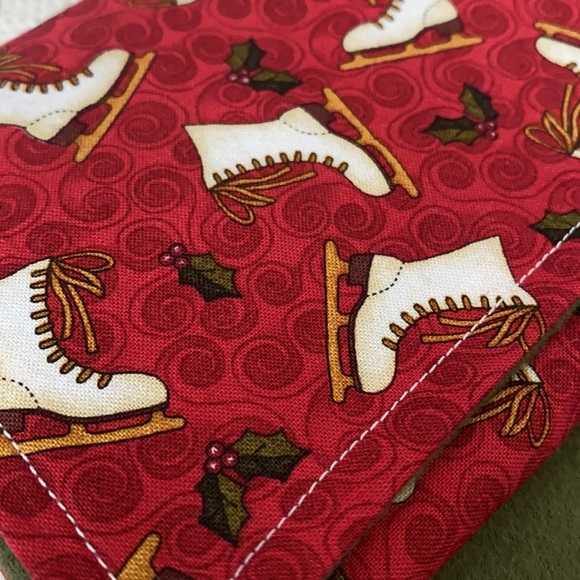 Ice Skate & Holly Cloth Dinner Napkin, set of 4 - Picture 2 of 4